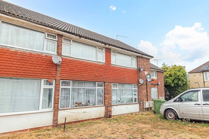 2 Bedroom Maisonette For Sale In The Green, Slough, SL1