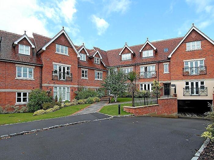 2 Bedroom Apartment To Rent In Upcross House, Upcross Gardens, Berkeley Avenue, Reading, RG1