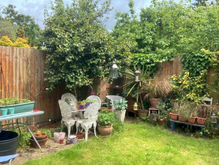 2 Bedroom Flat To Rent In Carlyle Road, London, W5