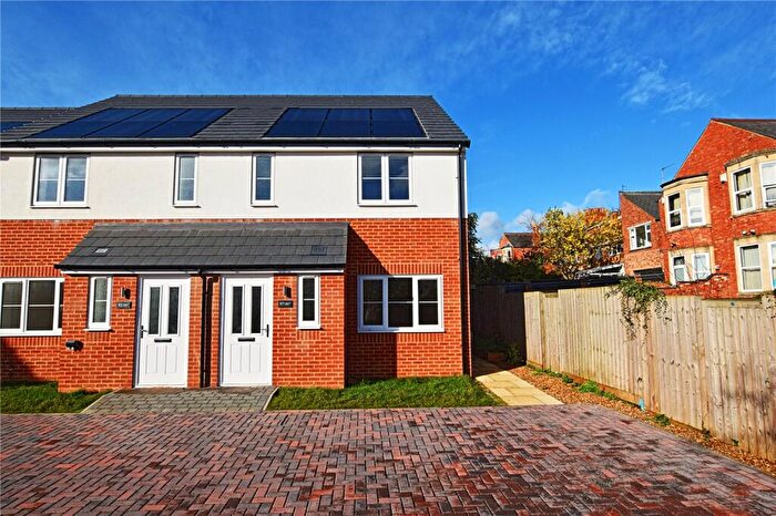 3 Bedroom End Of Terrace House For Sale In Balmoral Road, Queens Park, Northampton, NN2