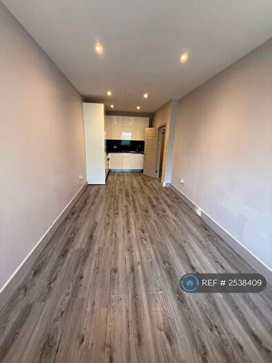 1 Bedroom Flat To Rent In Triangle Homes, Stoke Mandeville, Aylesbury, HP22