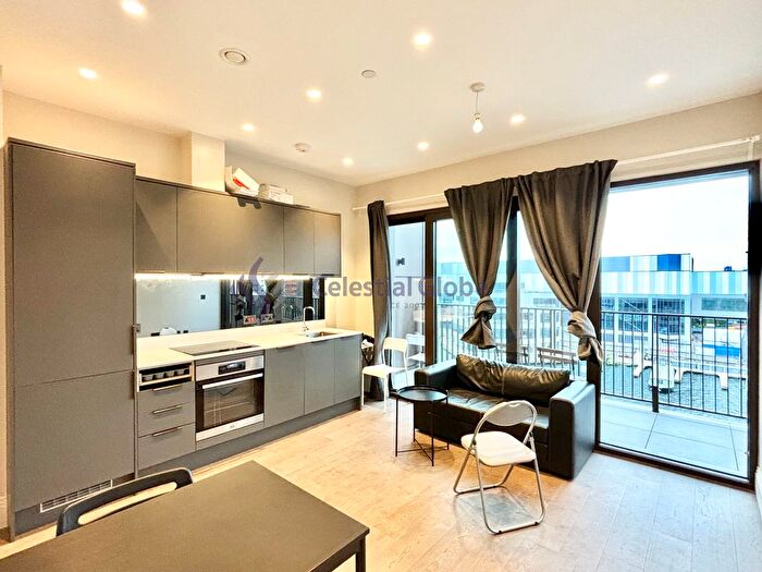 2 Bedroom Flat To Rent In Selsdon Way, London, E14