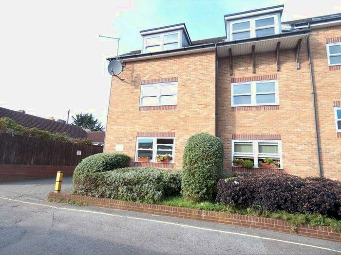 1 Bedroom Flat To Rent In Orme Court, Fareham, PO16