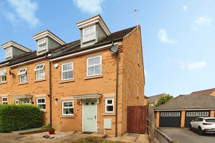 3 Bedroom End Of Terrace House For Sale In Cade Close, Kingswood, Bristol, BS15