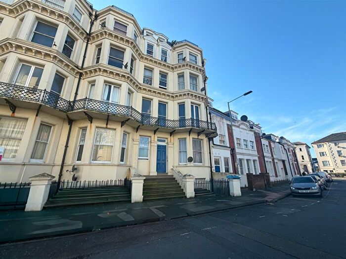 2 Bedroom Flat To Rent In Queens Gardens, Eastbourne, BN21