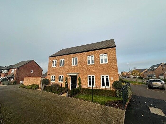 4 Bedroom Detached House To Rent In Irthlingborough Road North, Wellingborough, NN8