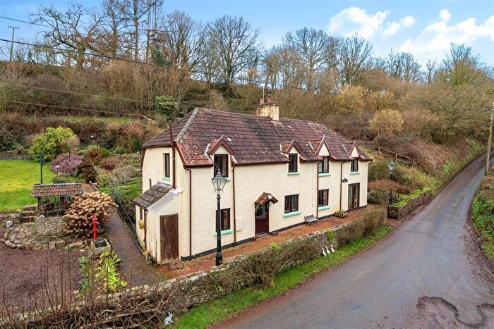 4 Bedroom Detached House For Sale In Loxbeare, Tiverton, EX16