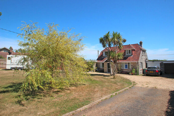 3 Bedroom Link Detached House For Sale In Alverstone Road, East Cowes, PO32