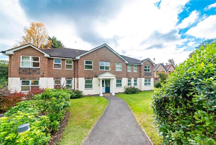 1 Bedroom Apartment For Sale In Pear Tree Court, The Maultway North, Camberley, GU15