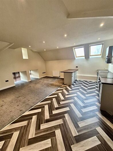 2 Bedroom Flat To Rent In Upper Carr Lane, Calverley, LS28