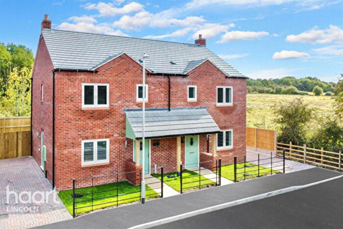 3 Bedroom Semi-Detached House For Sale In Royal Meadow, Leadenham, LN5