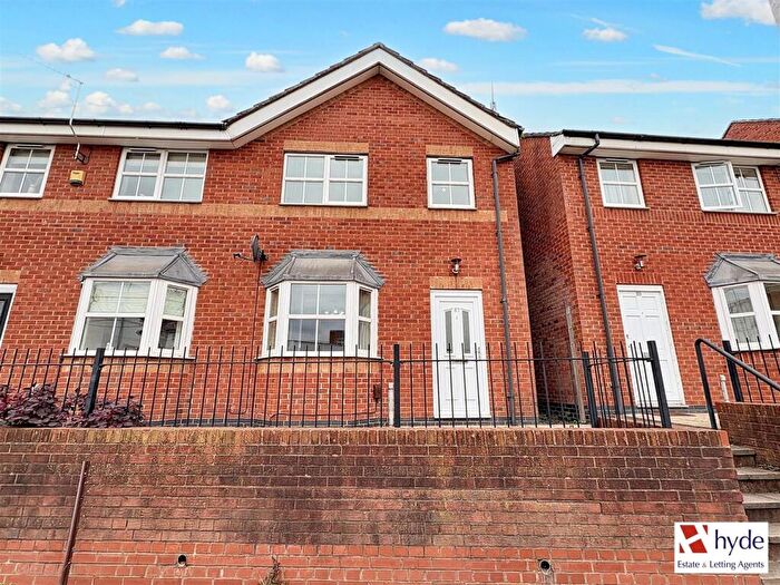 3 Bedroom House To Rent In Hartshill Road, Stoke-On-Trent, ST4