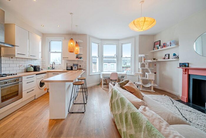 2 Bedroom Flat For Sale In Sunnyhill Road, Streatham, London, SW16