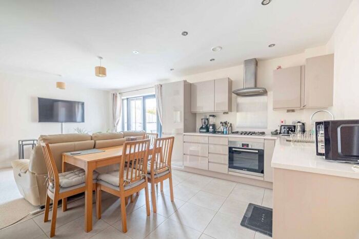 2 Bedroom Apartment For Sale In Institute Road, Taplow, SL6