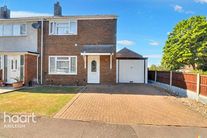 2 Bedroom End Of Terrace House To Rent In Mistley End, Basildon, SS16