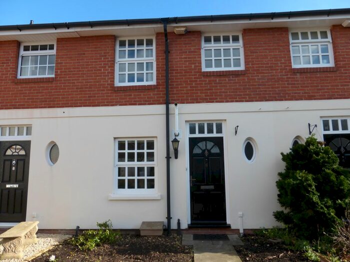2 Bedroom Town House To Rent In Bedford Court, Bawtry, Doncaster, DN10