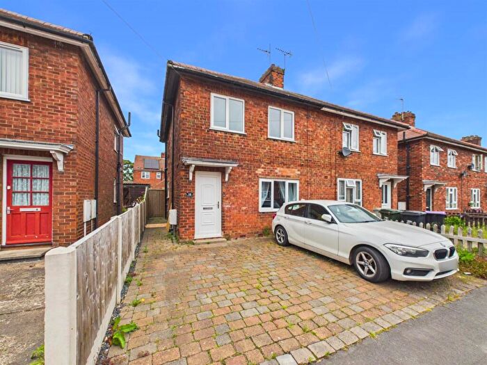 3 Bedroom Semi-Detached House For Sale In Keddington Crescent, Louth, LN11