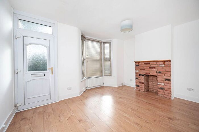 2 Bedroom Terraced House For Sale In Eastway, Hackney Wick, London, E9