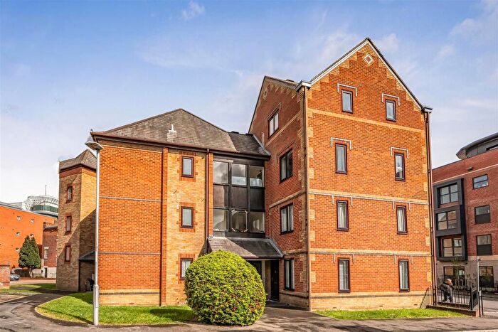 2 Bedroom Apartment For Sale In Regent Court, Reading, Berkshire, RG1