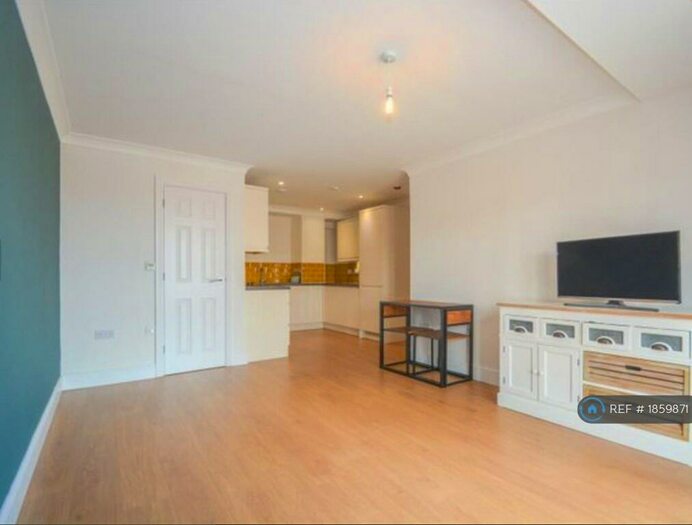 2 Bedroom Flat To Rent In Market Street, Bracknell, RG12