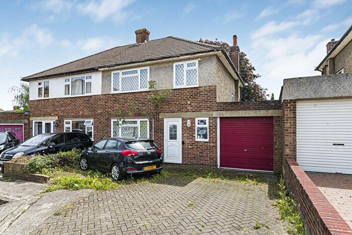 3 Bedroom Semi Detached House For Sale In Ravenswood, Bexley, DA5