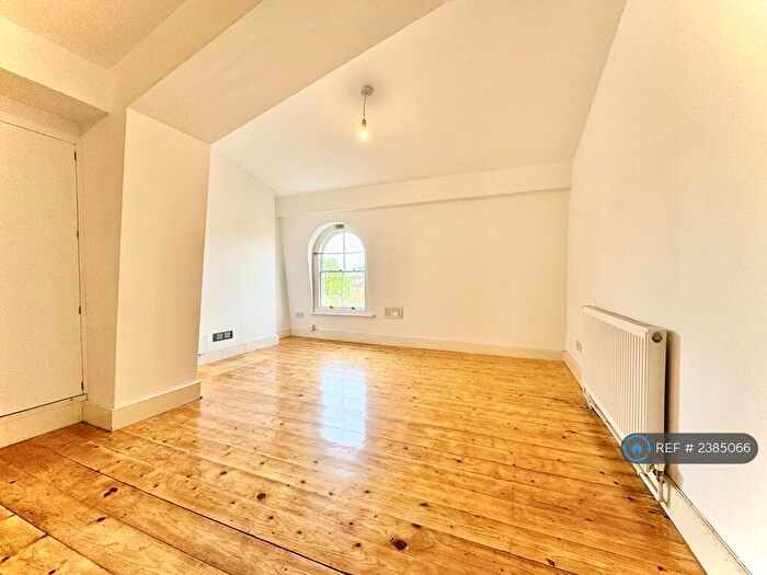 1 Bedroom Flat To Rent In Stoke Newington, Stoke Newington. Stamford Hill, London, N16
