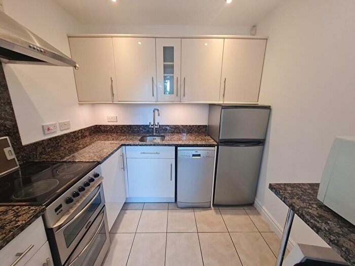 2 Bedroom Flat To Rent In London, SE14
