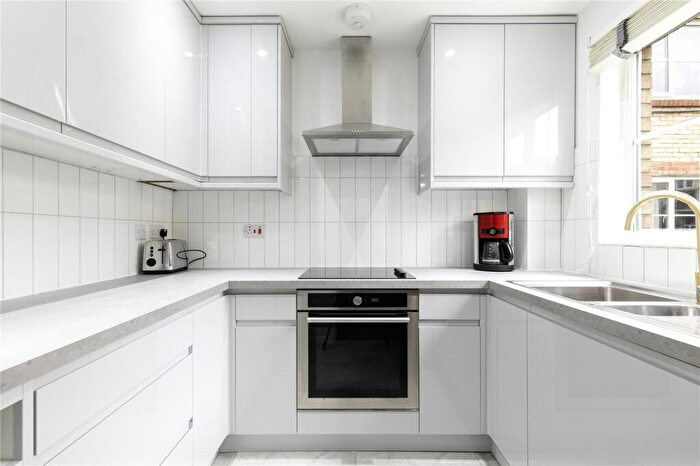 2 Bedroom Apartment To Rent In Heddington Grove, London, N7