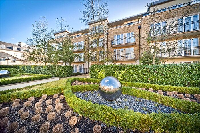 3 Bedroom Flat For Sale In Magenta House, Whitcome Mews, Kew, Surrey, TW9