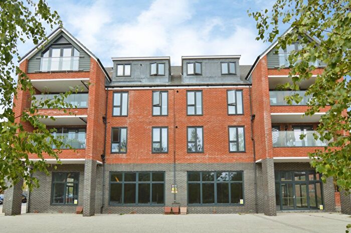 2 Bedroom Flat For Sale In Beechey Place, Wokingham, RG40