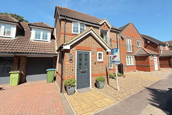 4 Bedroom Link Detached House To Rent In The Farthings, Titchfield Common, PO14