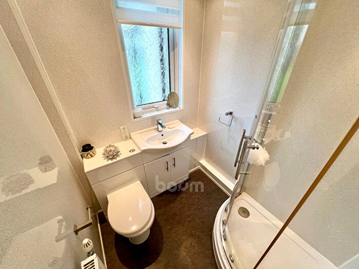 2 Bedroom Semi-Detached Bungalow For Sale In Shanks Crescent, Johnstone, PA5