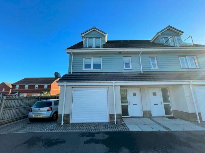 3 Bedroom Semi-Detached House To Rent In Bay View Close, Port Talbot., SA12