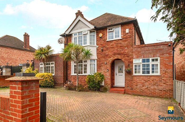 4 Bedroom Detached House For Sale In Shepherds Lane, Guildford, Surrey, GU2