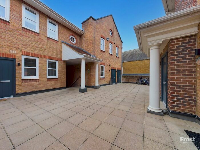 2 Bedroom Flat To Rent In The Courtyard, High Street, Staines-Upon-Thames, Middlesex, TW18
