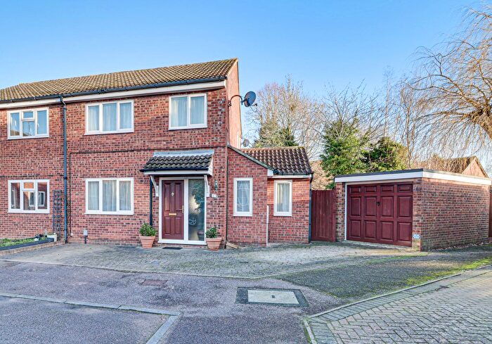 3 Bedroom Semi Detached House For Sale In Cranbourne Drive, Harpenden, AL5