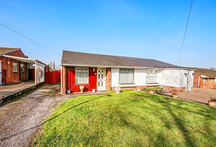 2 Bedroom Semi Detached House For Sale In Walsingham Gardens, Southampton, SO18