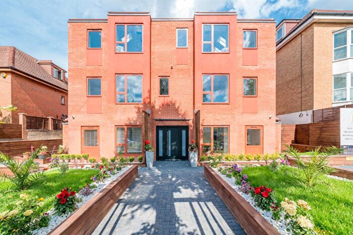 2 Bedroom Apartment To Rent In Colney Hatch Lane, Muswell Hill, N10