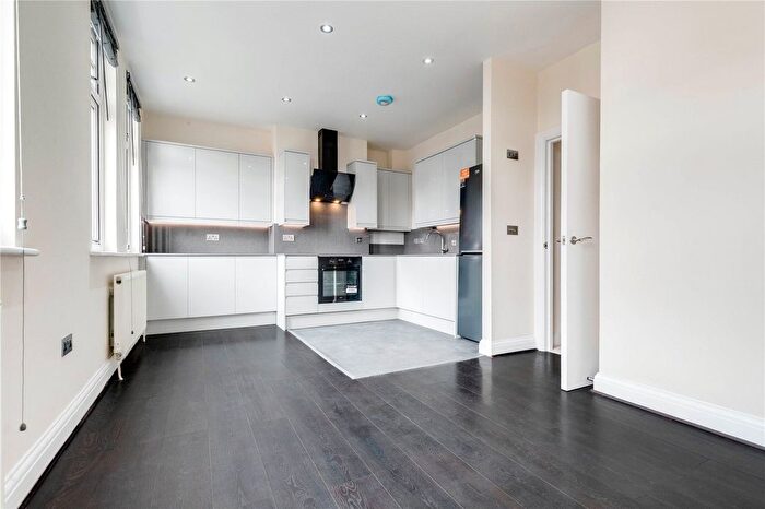 2 Bedroom Flat To Rent In Arthur Road, Flat, Wimbledon Park, SW19