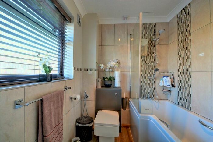 5 Bedroom Detached House To Rent In Greenfields Avenue, Alton, GU34