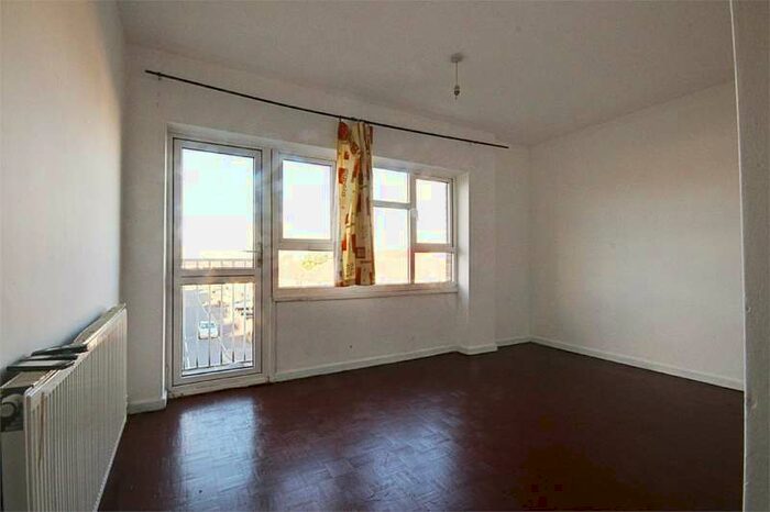 3 Bedroom House To Rent In Hoe Lane, Enfield, EN3