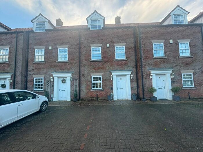 4 Bedroom Terraced House For Sale In Flemingate Court, Beverley, HU17