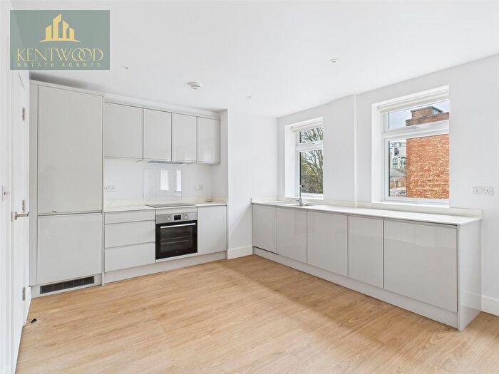 2 Bedroom Flat To Rent In Park Street, Slough, SL1