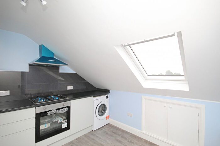 2 Bedroom Flat To Rent In Carlton Avenue, Harrow, Middlesex, HA3