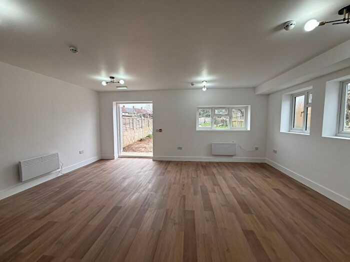 6 Bedroom Semi Detached House To Rent In Manaton Crescent, Southall, UB1