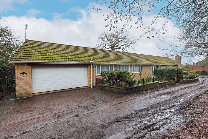3 Bedroom Detached Bungalow For Sale In Newbold Back Lane, Brockwell, Chesterfield, S40