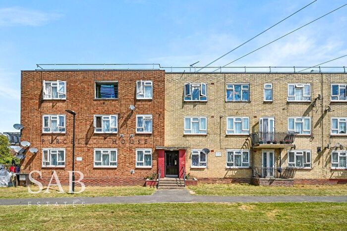 3 Bedroom Flat For Sale In Britten Drive, Southall, UB1