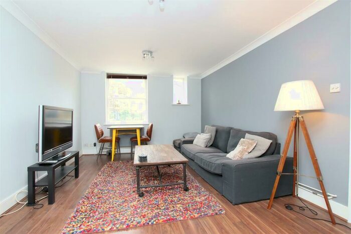2 Bedroom Flat To Rent In Prior Park Road, Bath, BA2