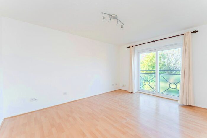 2 Bedroom Flat To Rent In Littlebrook Avenue, Slough SL2