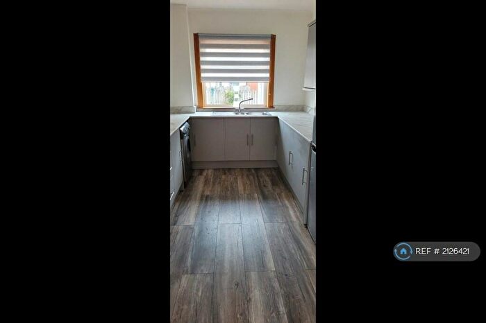 2 Bedroom Maisonette To Rent In Ross Place, Glasgow, G73